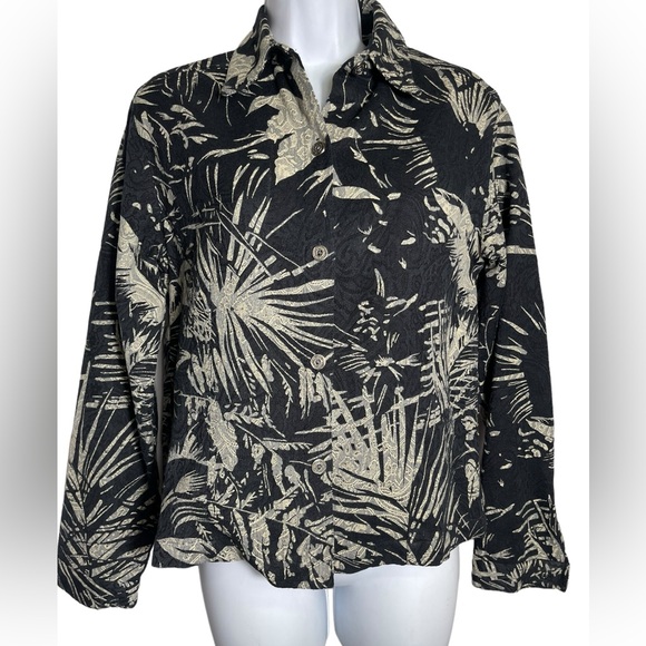 Chico's Jackets & Blazers - Chico’s blazer size small (4) stunning black and‎ beige Hawaiian print jacket 🖤